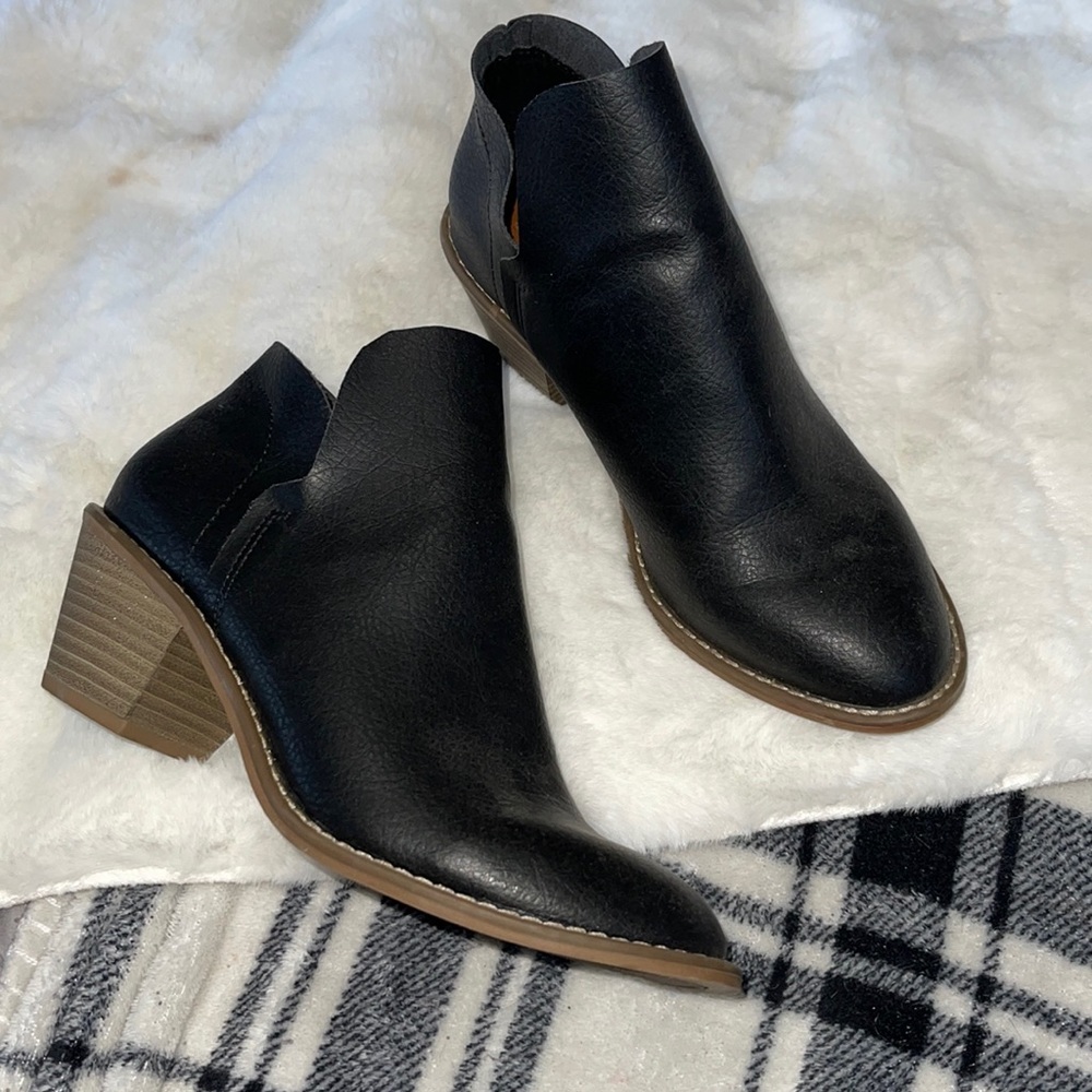 Universal thread booties